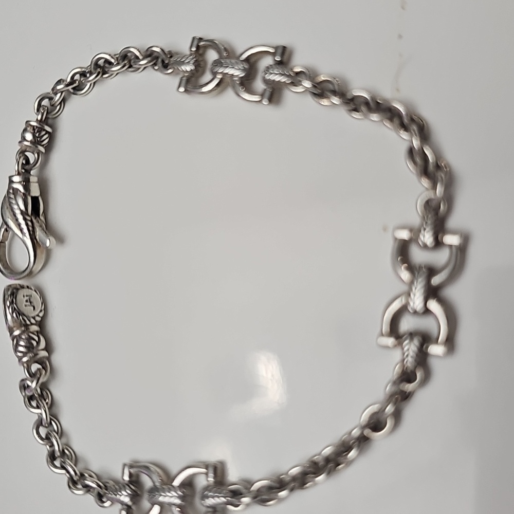 Beautiful And In Very good Condition Jhon Hardi Breacelet. Unisex